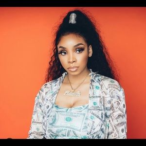 Meet your Posher, Khalia